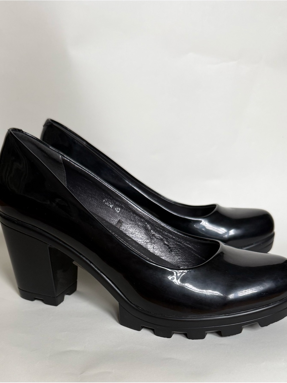 Shiny Chunky Black Heels - Picture 2 of 8